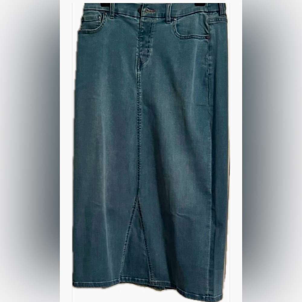 Canyon Retreat Elegant Blue Denim Midi Skirt with kick split